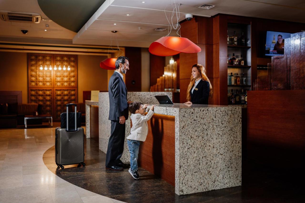 Yerevan Place Hotel ภายนอก รูปภาพ