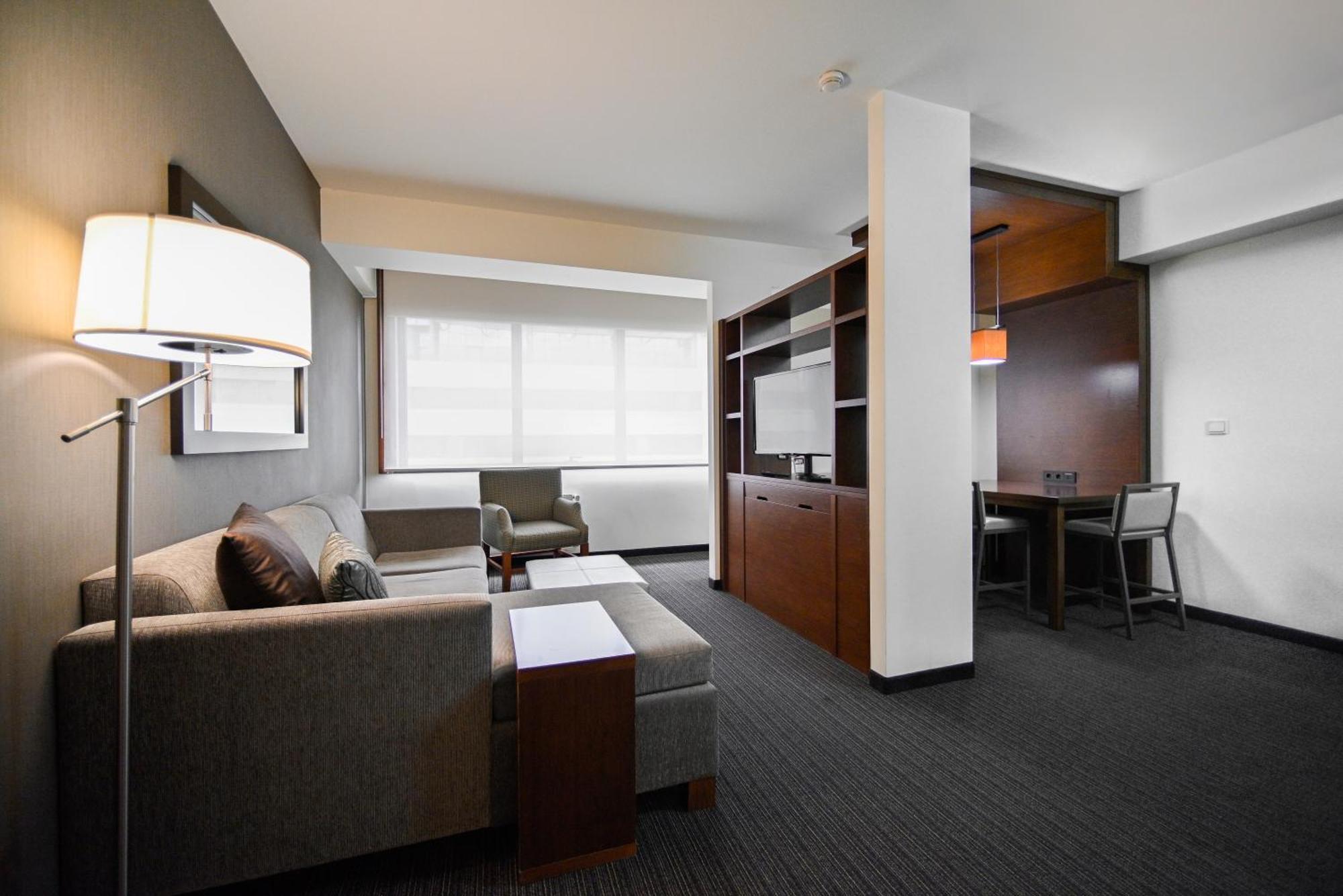 Yerevan Place Hotel ภายนอก รูปภาพ