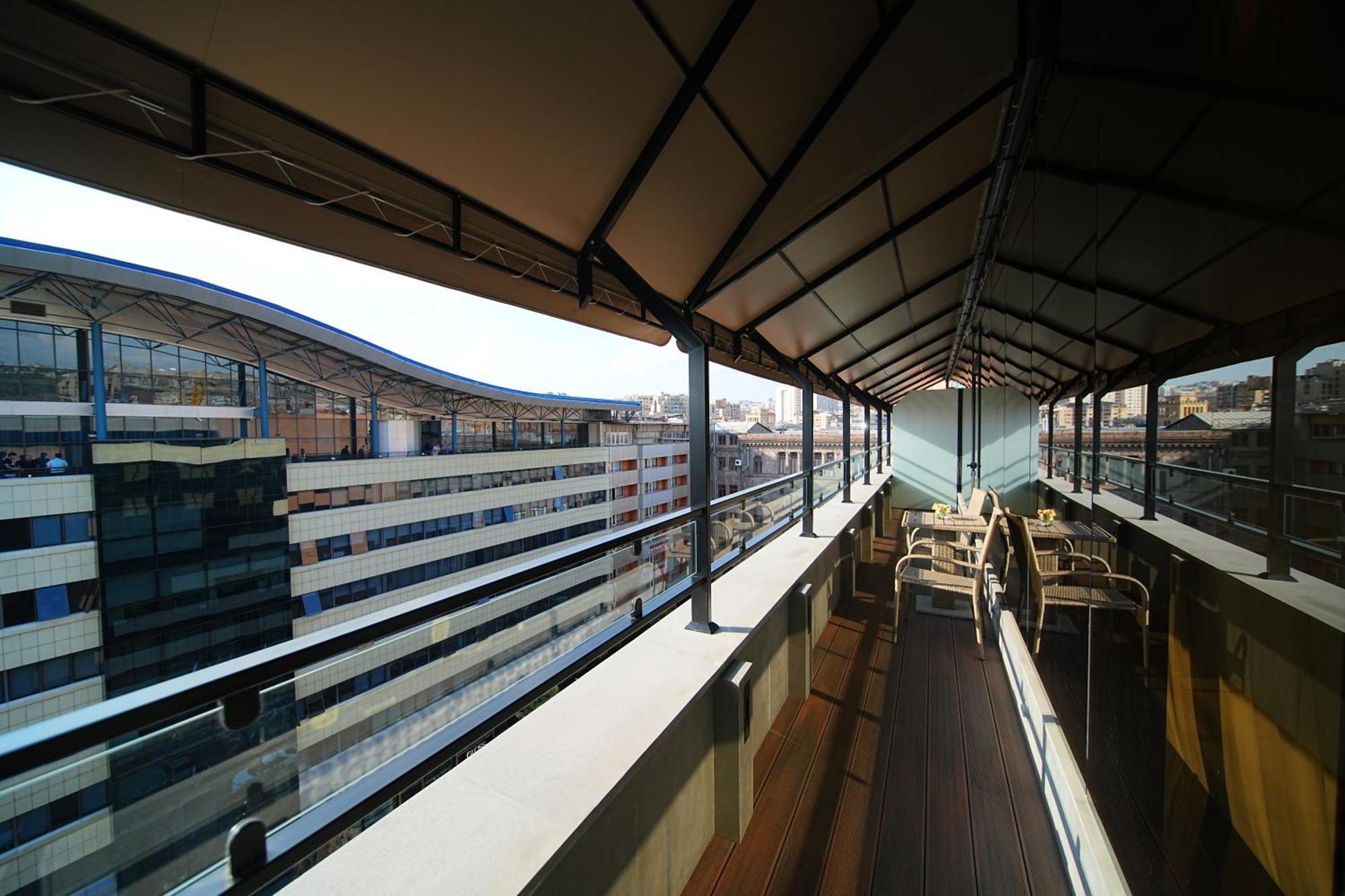 Yerevan Place Hotel ภายนอก รูปภาพ