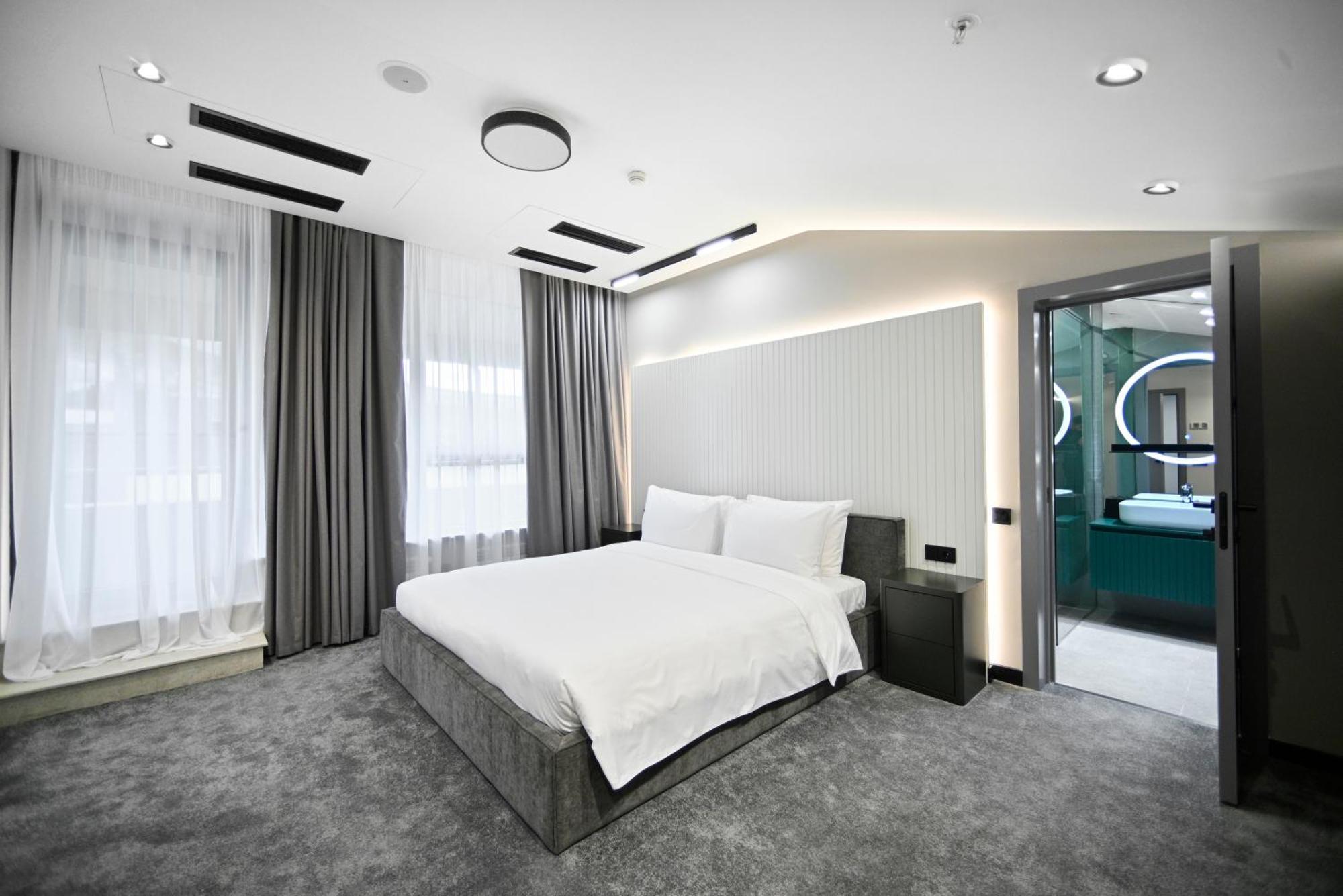 Yerevan Place Hotel ภายนอก รูปภาพ